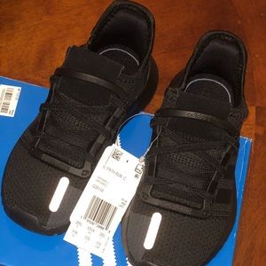 Toddler adidas black snickers size 11